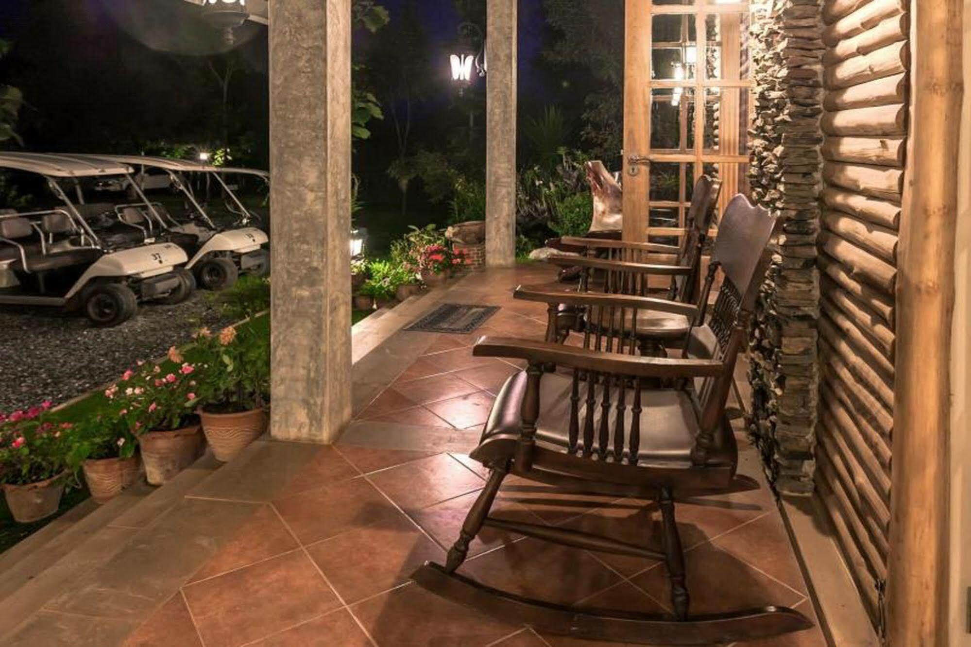 Phukumhom Khao Yai Hotel Wangkata Luaran gambar